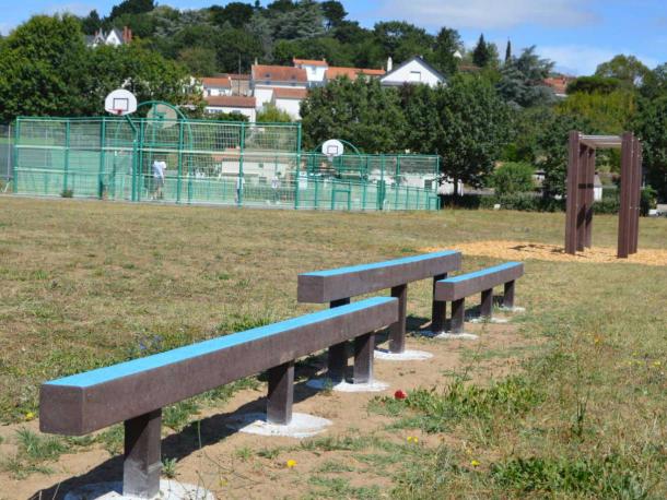 PARCOURS SPORTIF PLASTIQUE RECYCLÉ POUTRE D EQUILIBRE DÉCALÉE 3